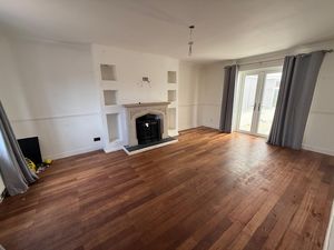 Lounge- click for photo gallery